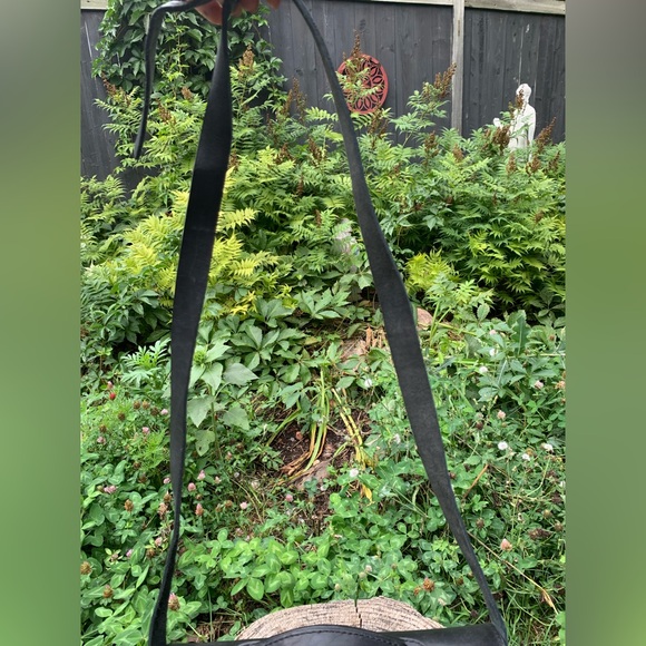 Gorgeous vintage genuine leather black cross body bag - Picture 5 of 16